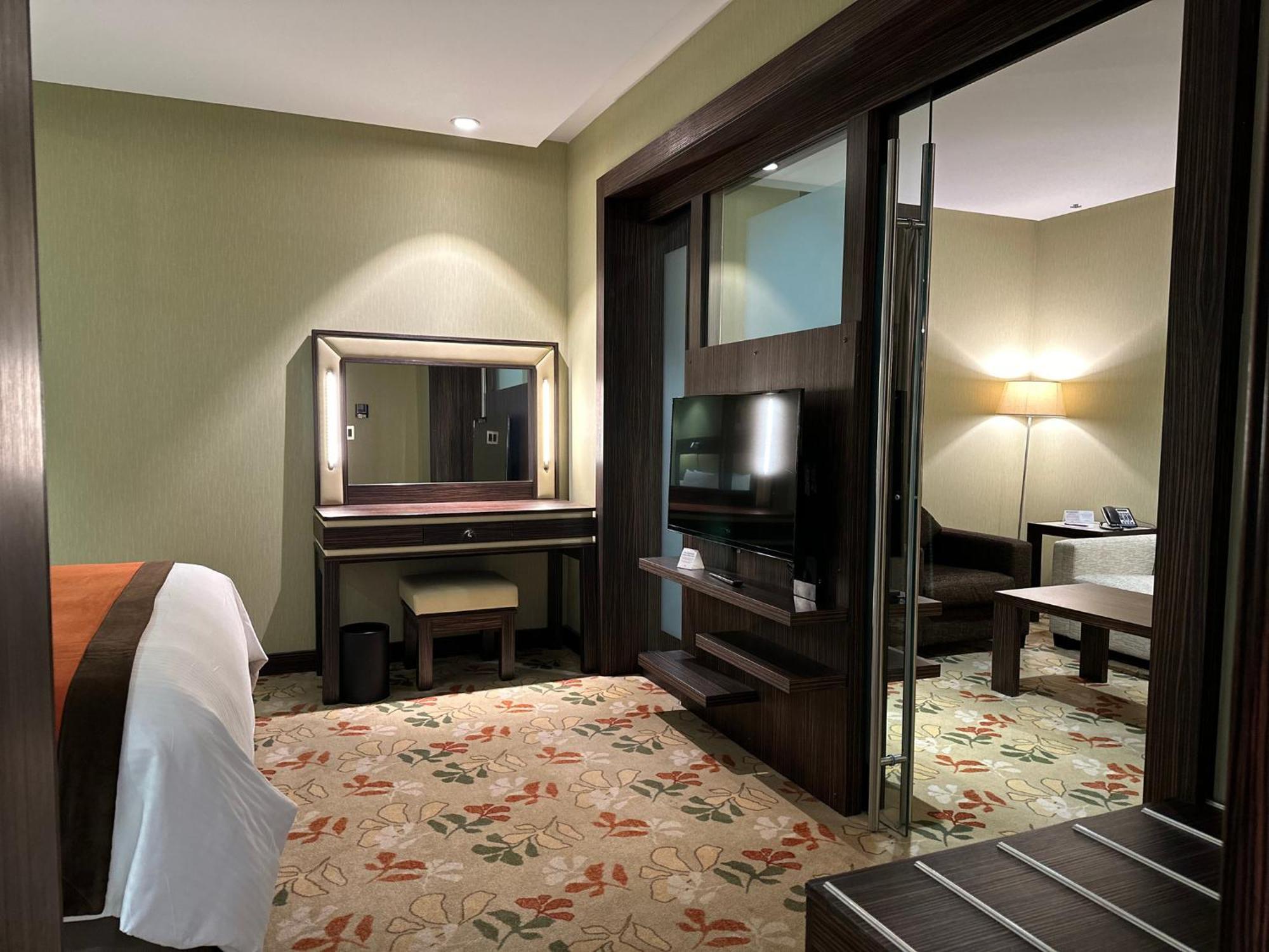 Crowne Plaza Kuwait Al Thuraya City By Ihg Кувейт Экстерьер фото